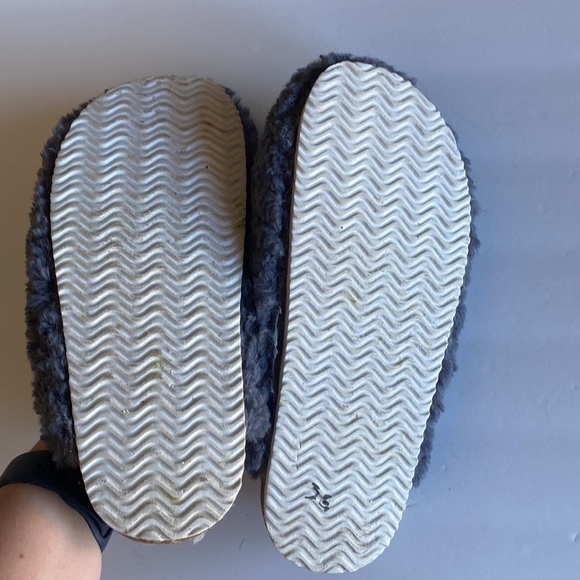 Muk Luks blue white fluffy slippers cork sole Sz 9 - Picture 5 of 5